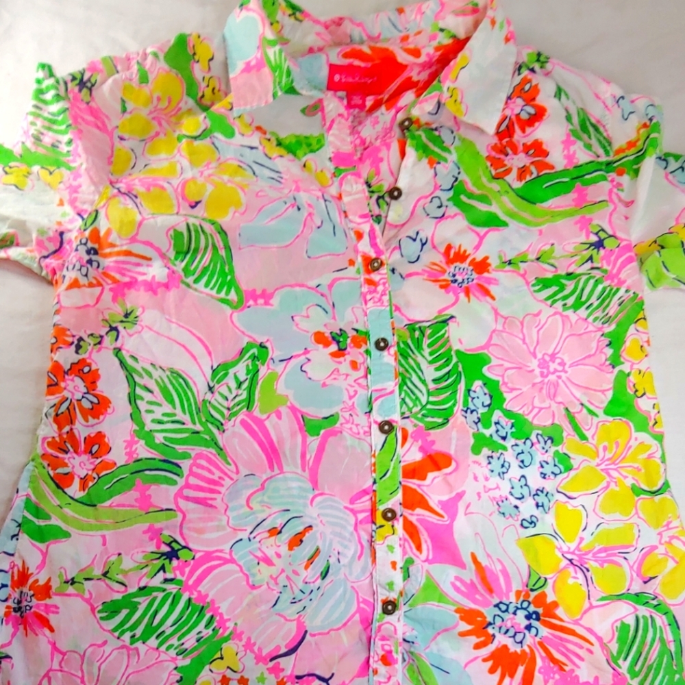 Lilly Pulitzer Long Sleeve Front Button Blouse in Iconic Lilly P. Colors Large